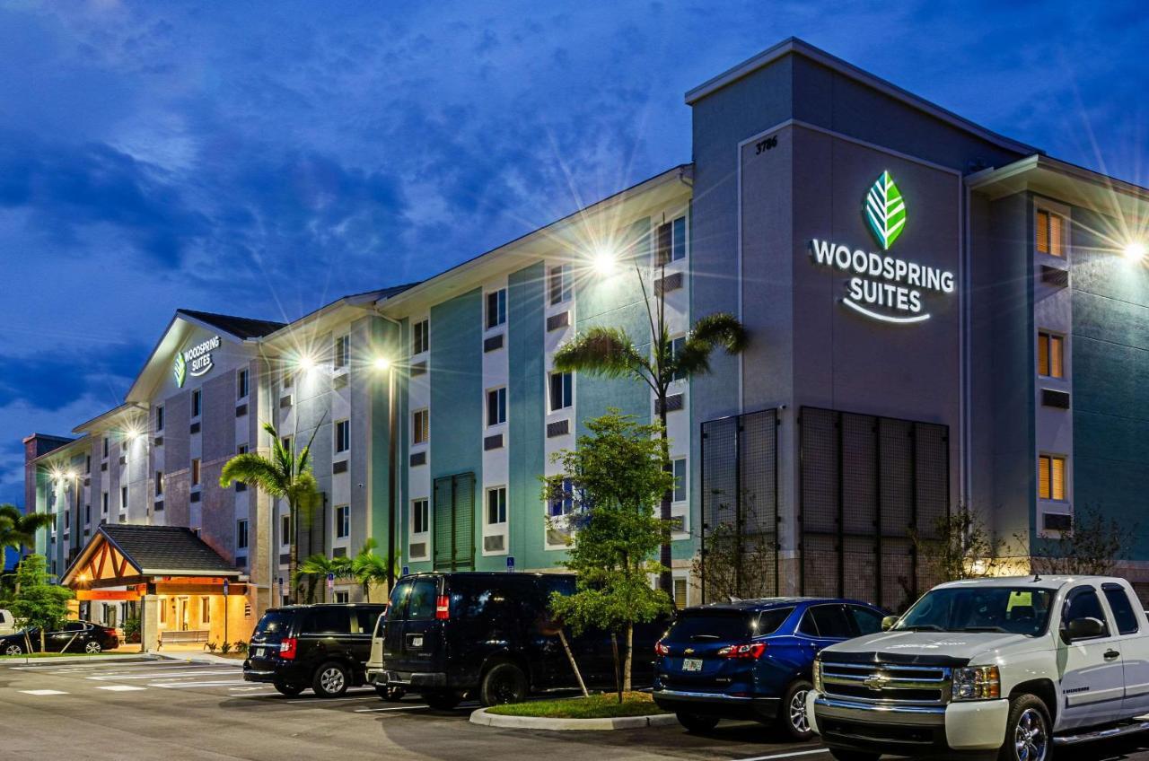 Woodspring Suites Naples Golden Gate Luaran gambar