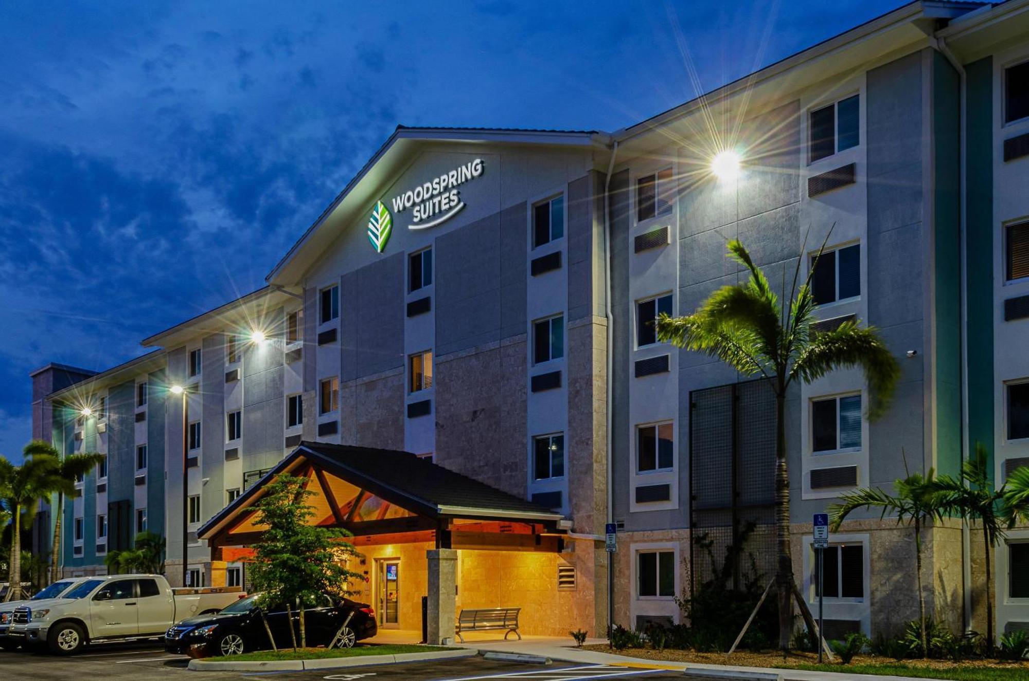 Woodspring Suites Naples Golden Gate Luaran gambar